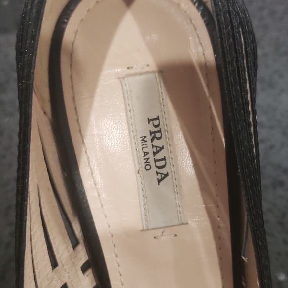 Prada Heels Like new - Picture 7 of 7
